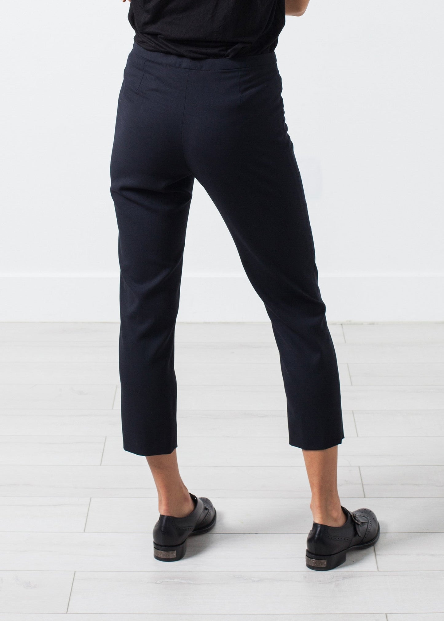 Pantalone corto in lana blu navy