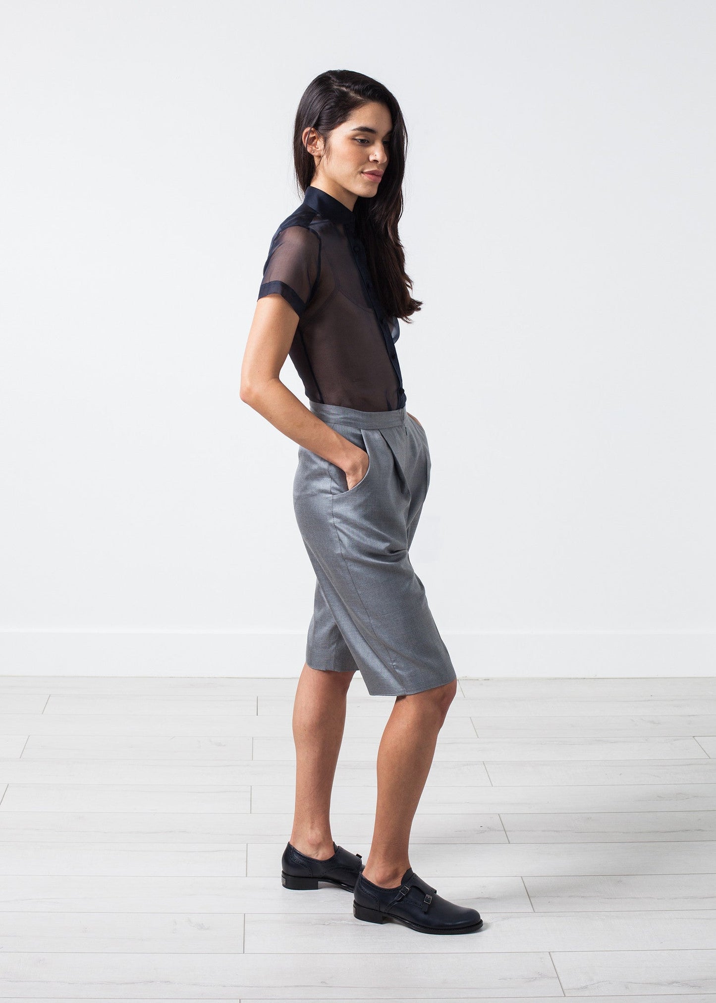 Pantaloncini di seta in grigio