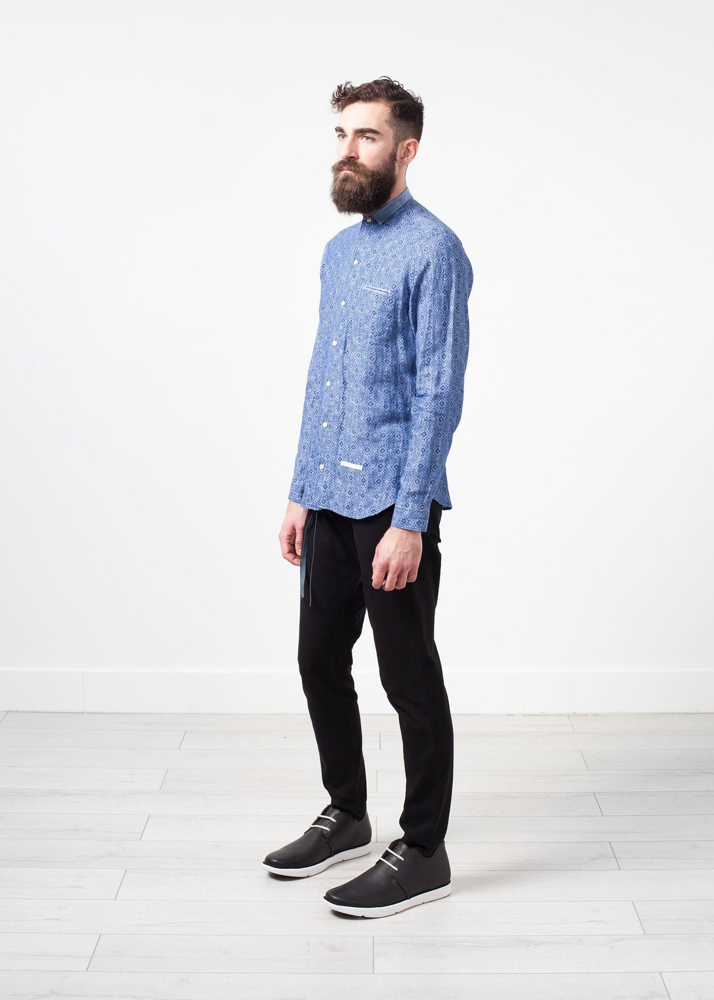 Bottone in lino in diamante blu