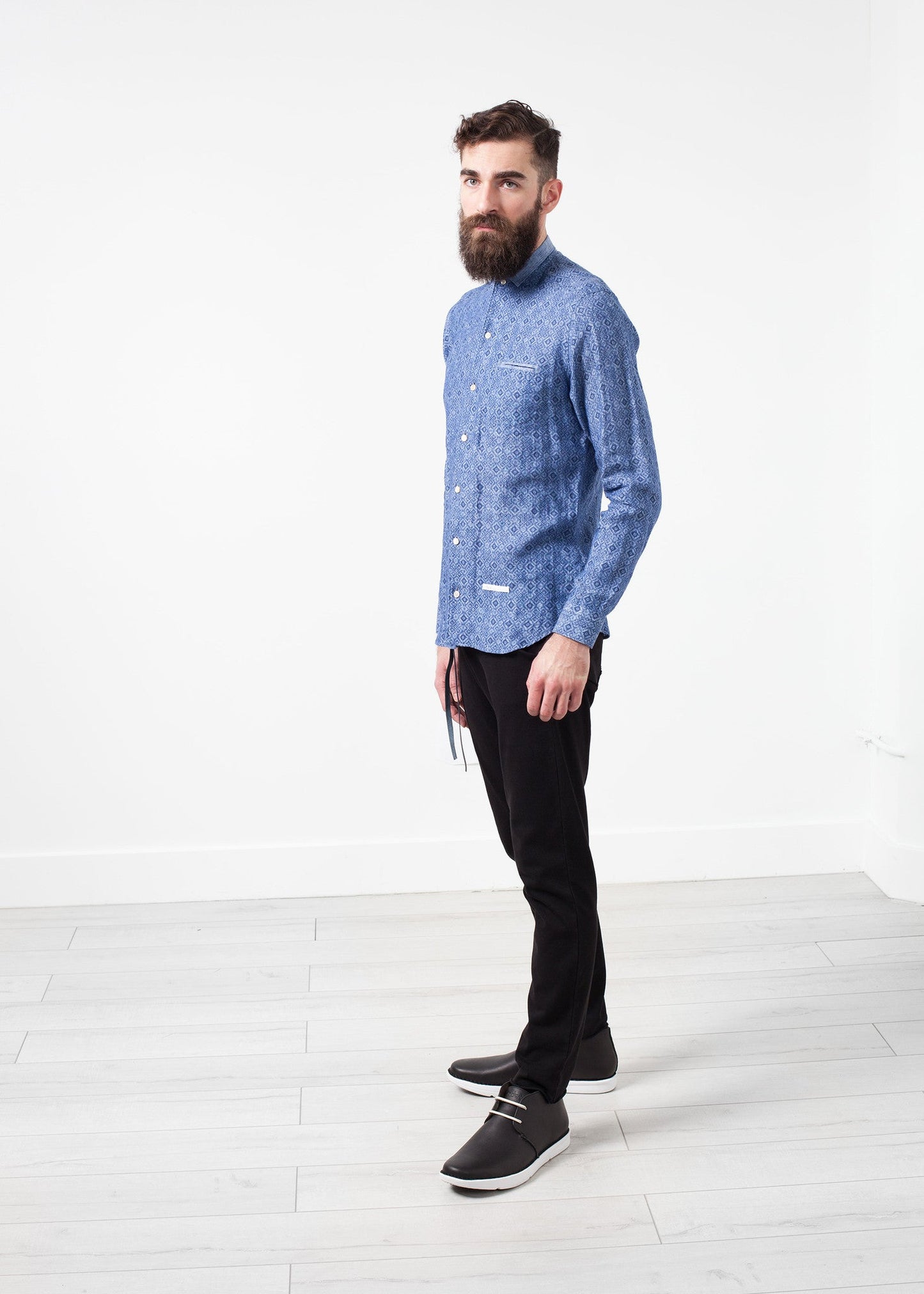 Bottone in lino in diamante blu