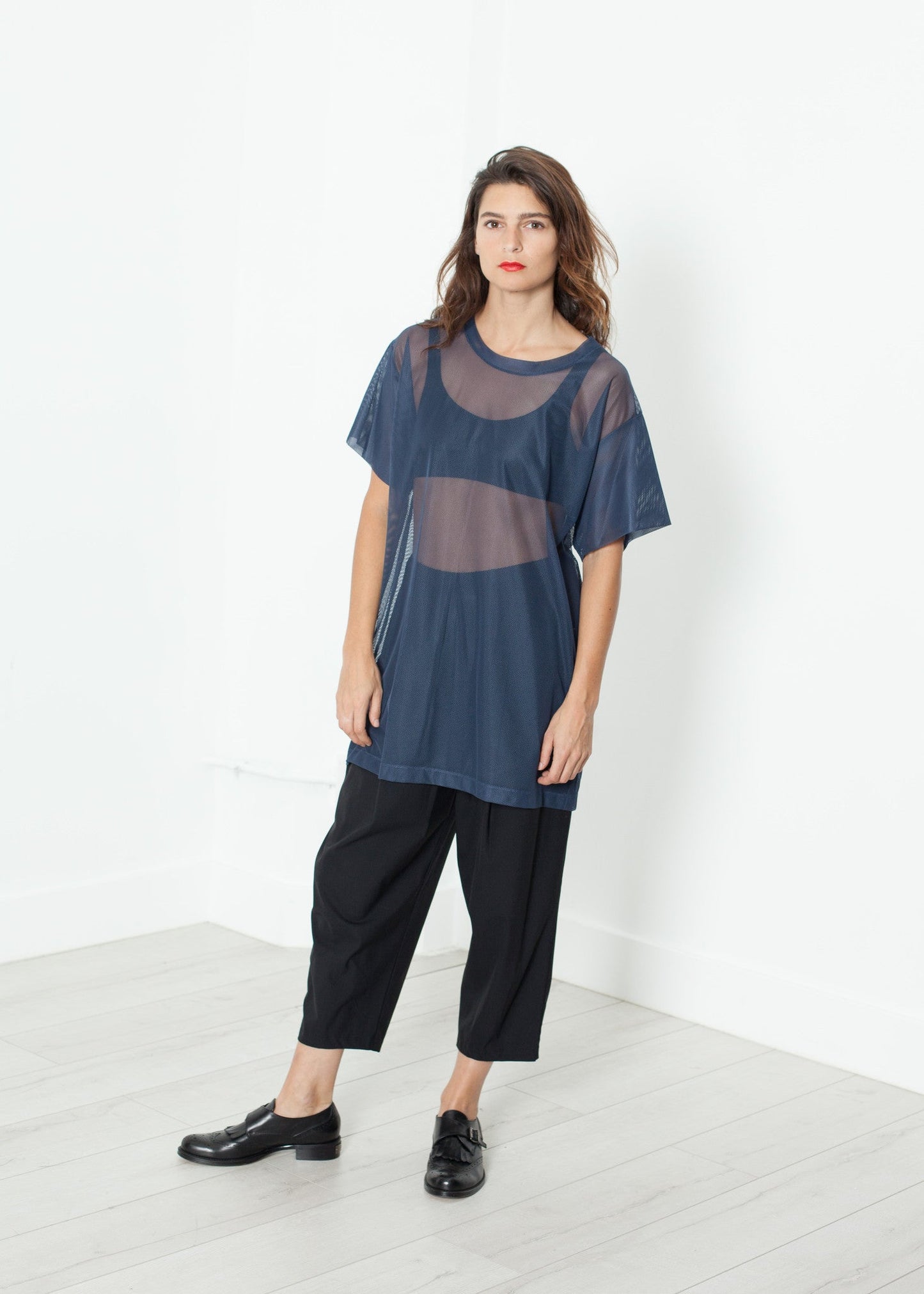 Maglia sopra il vestito in blu marino