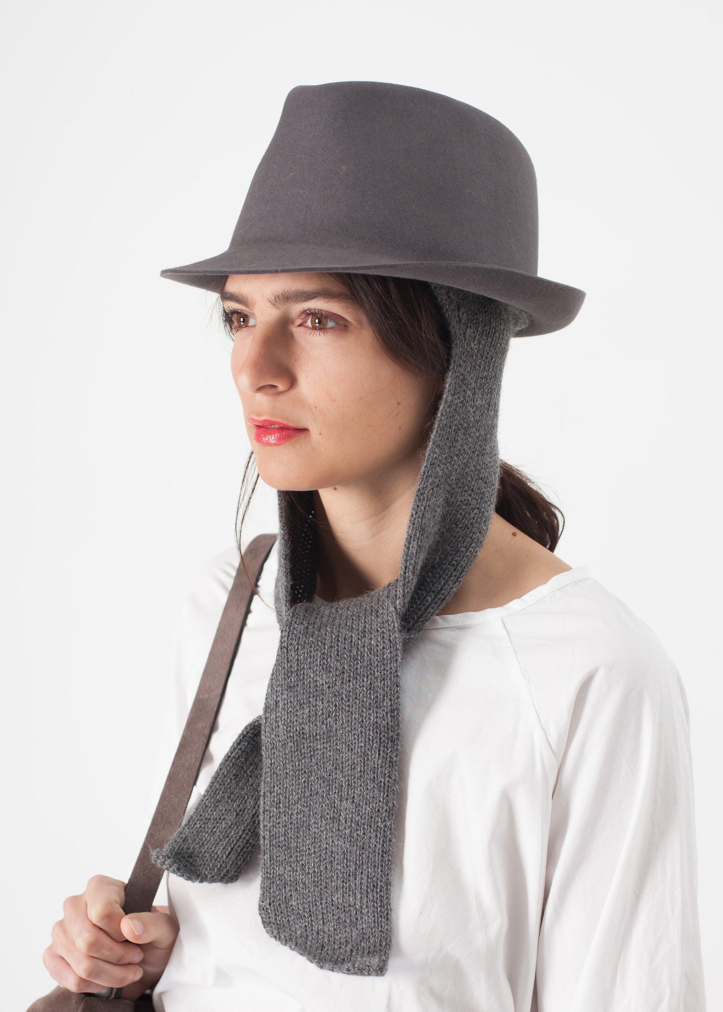 Cappello Kate in grigio acciaio
