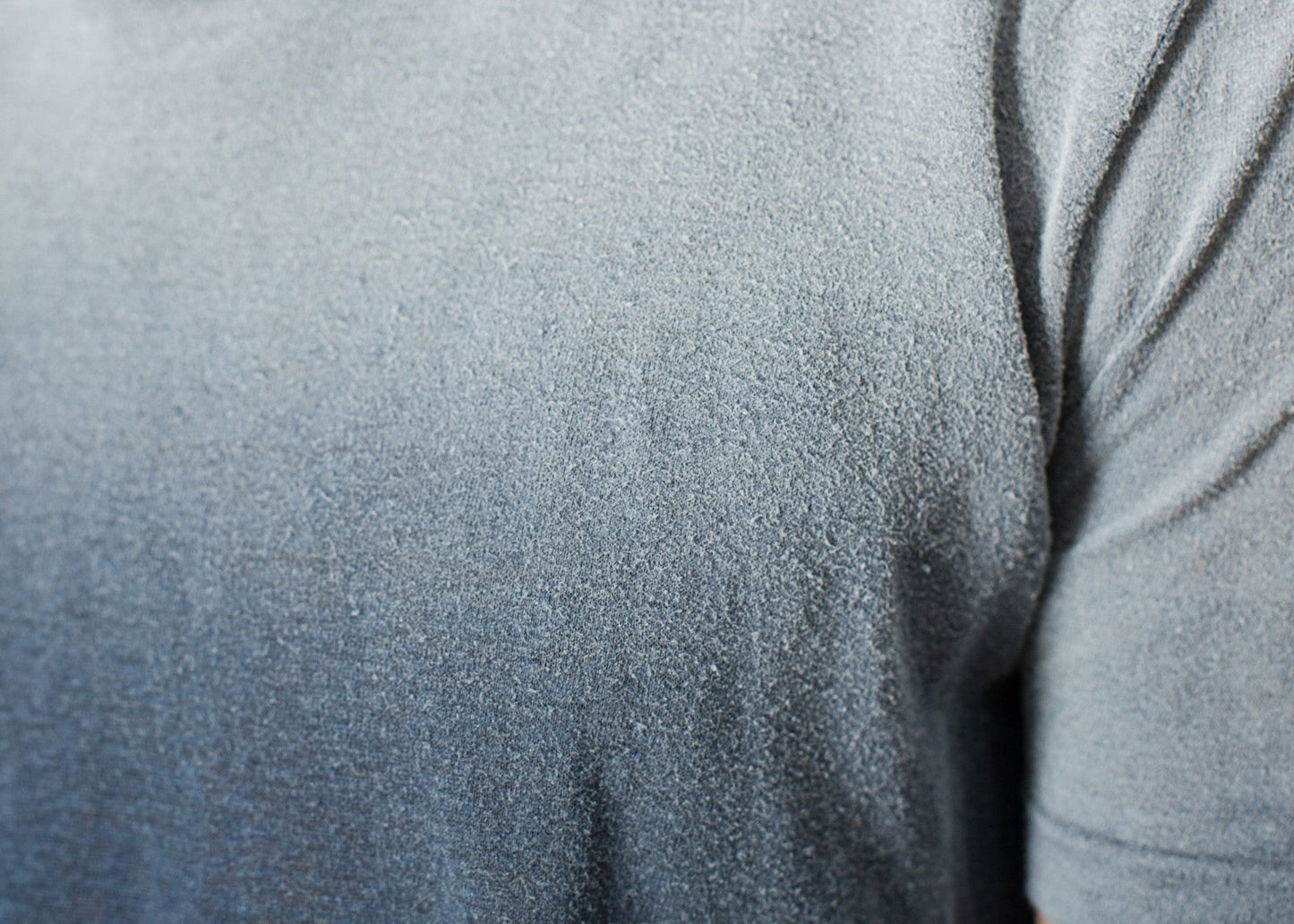 T-shirt con sovrastampa in blu navy