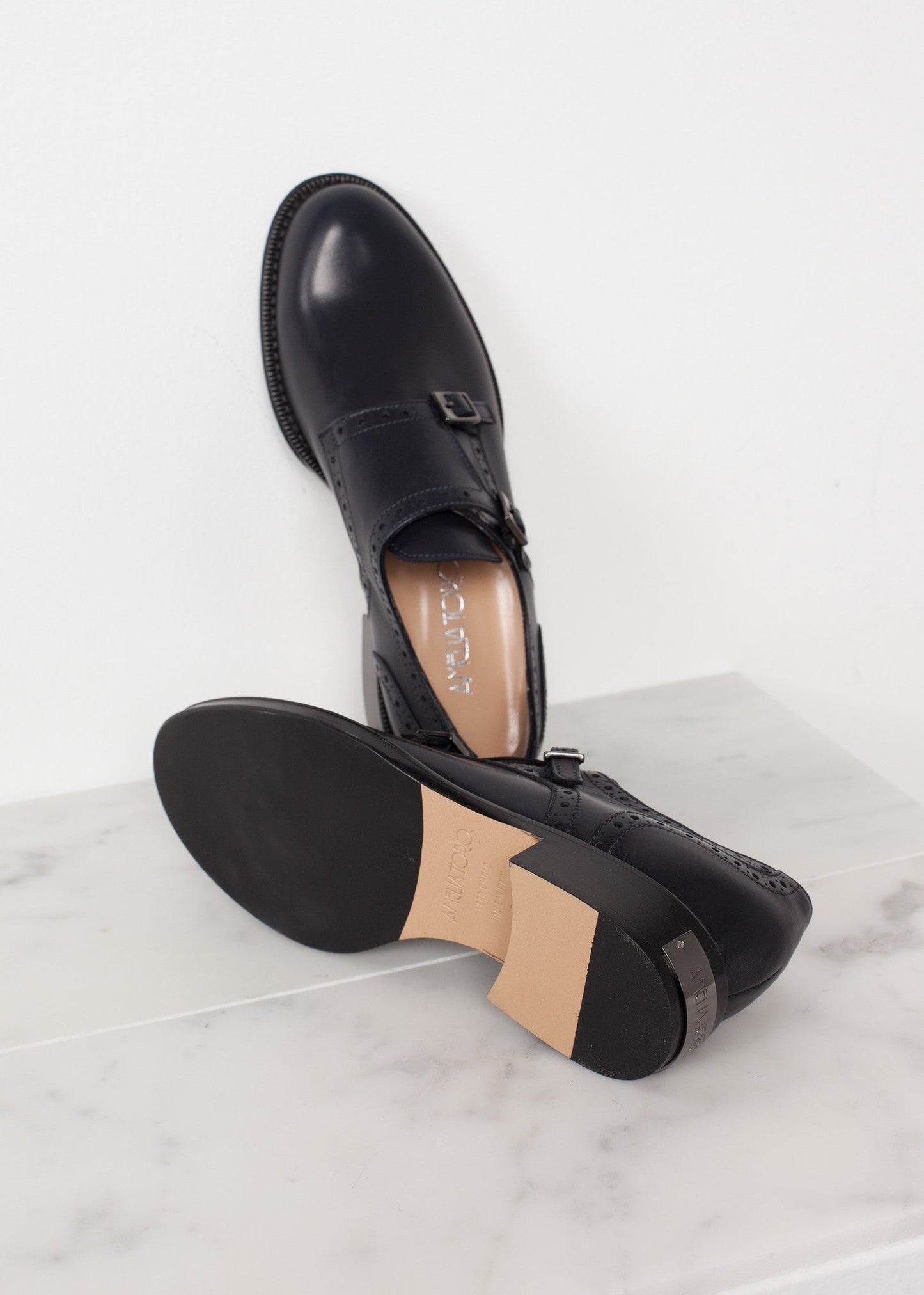 Scarpa con fibbia in blu navy