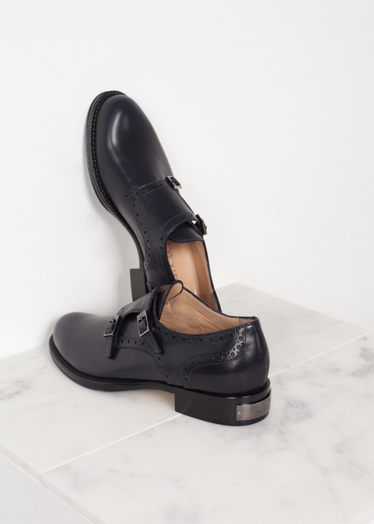 Scarpa con fibbia in blu navy