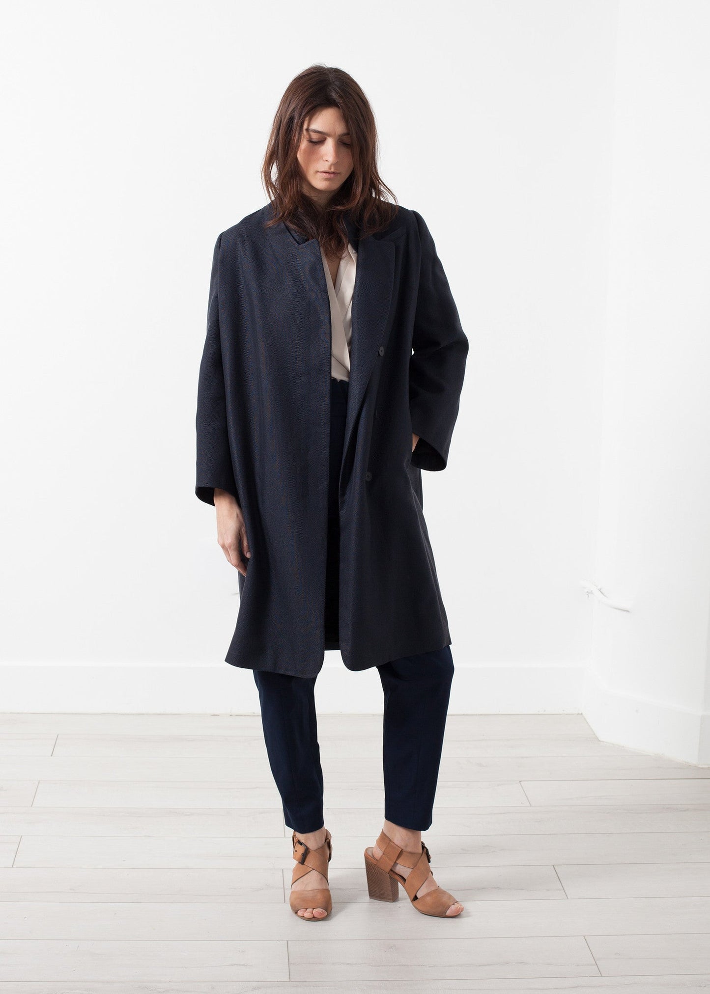 Cappotto con pieghe intrecciate