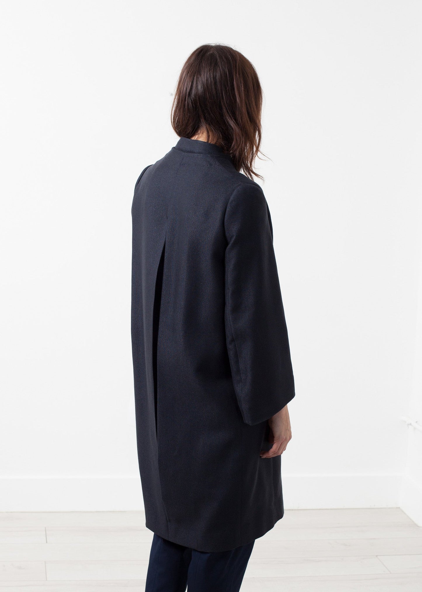 Cappotto con pieghe intrecciate