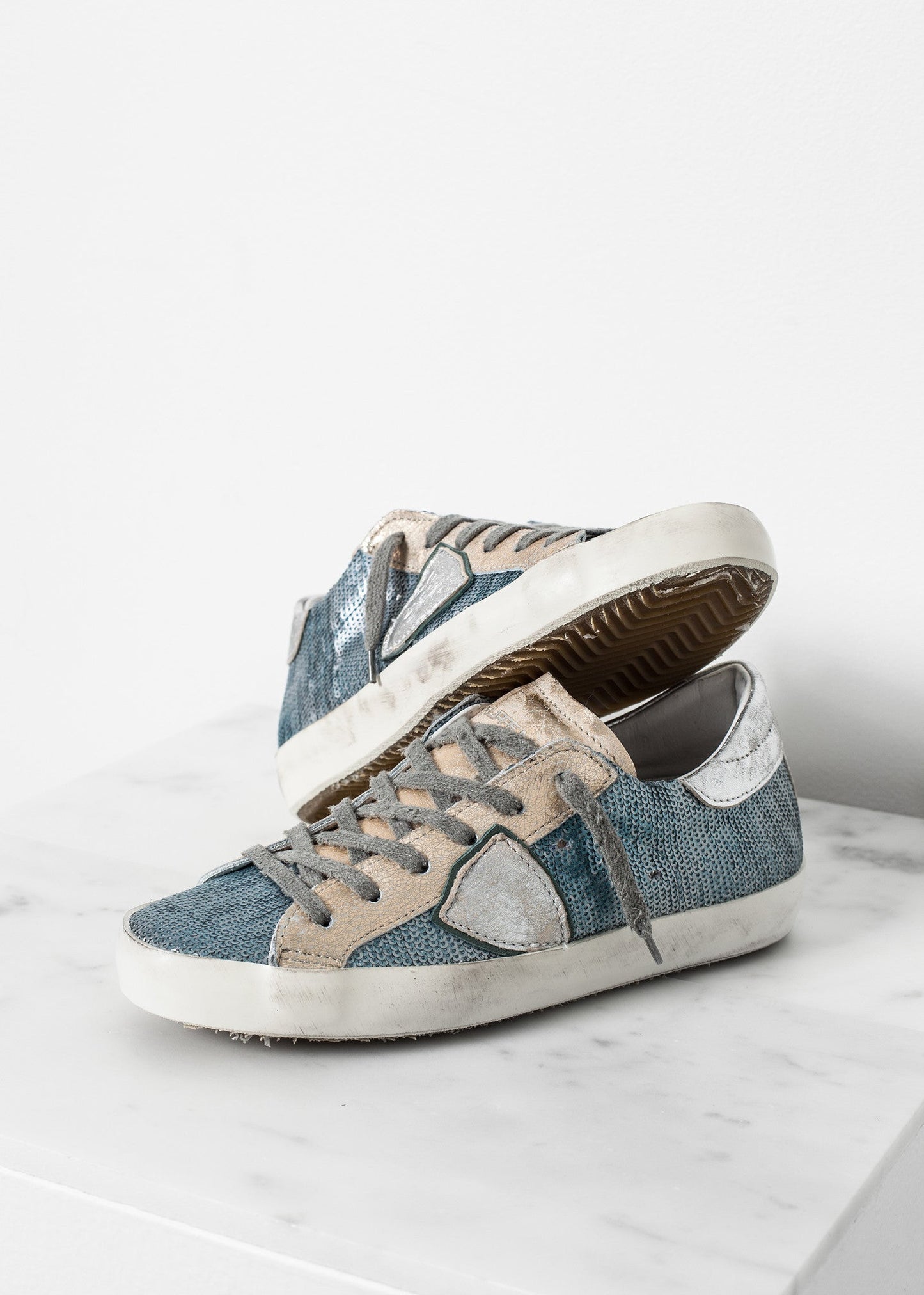 Sneaker bassa con paillettes metallizzate