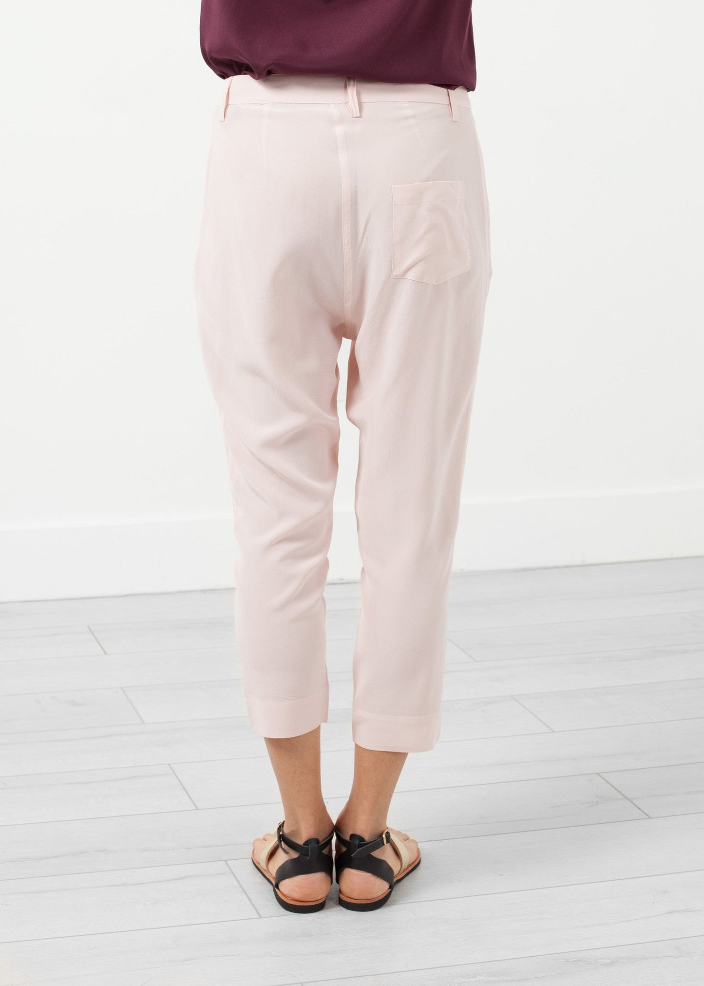 Pantalone con cavallo basso in seta
