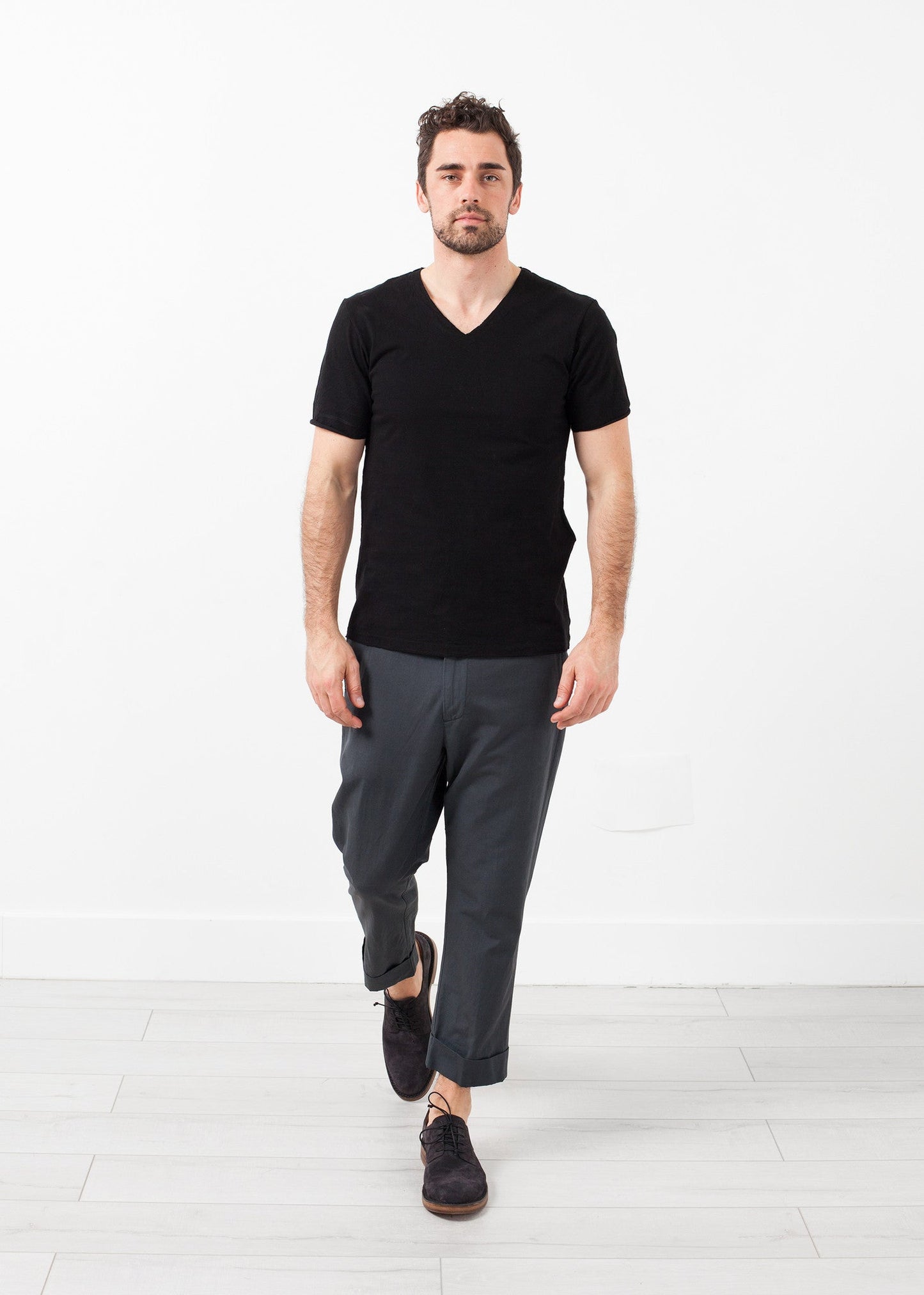 Pantaloni con risvolto piatto sul davanti