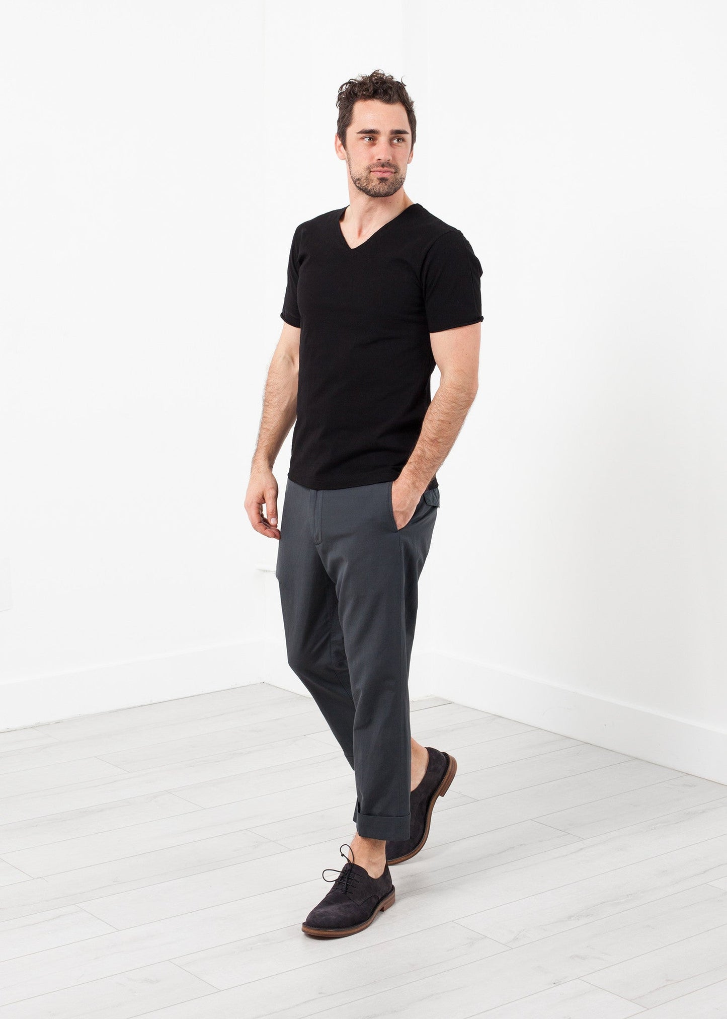 Pantaloni con risvolto piatto sul davanti