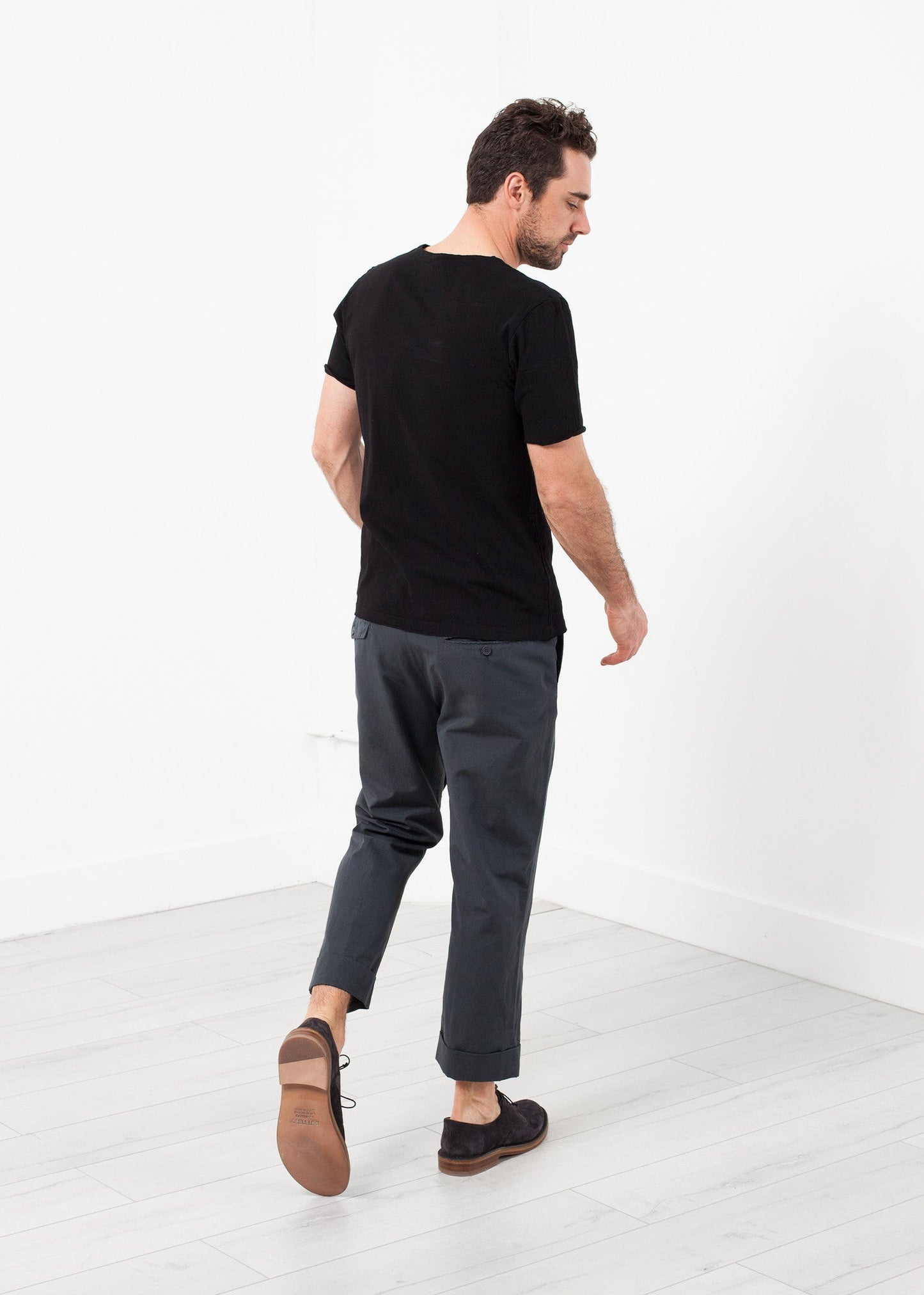 Pantaloni con risvolto piatto sul davanti