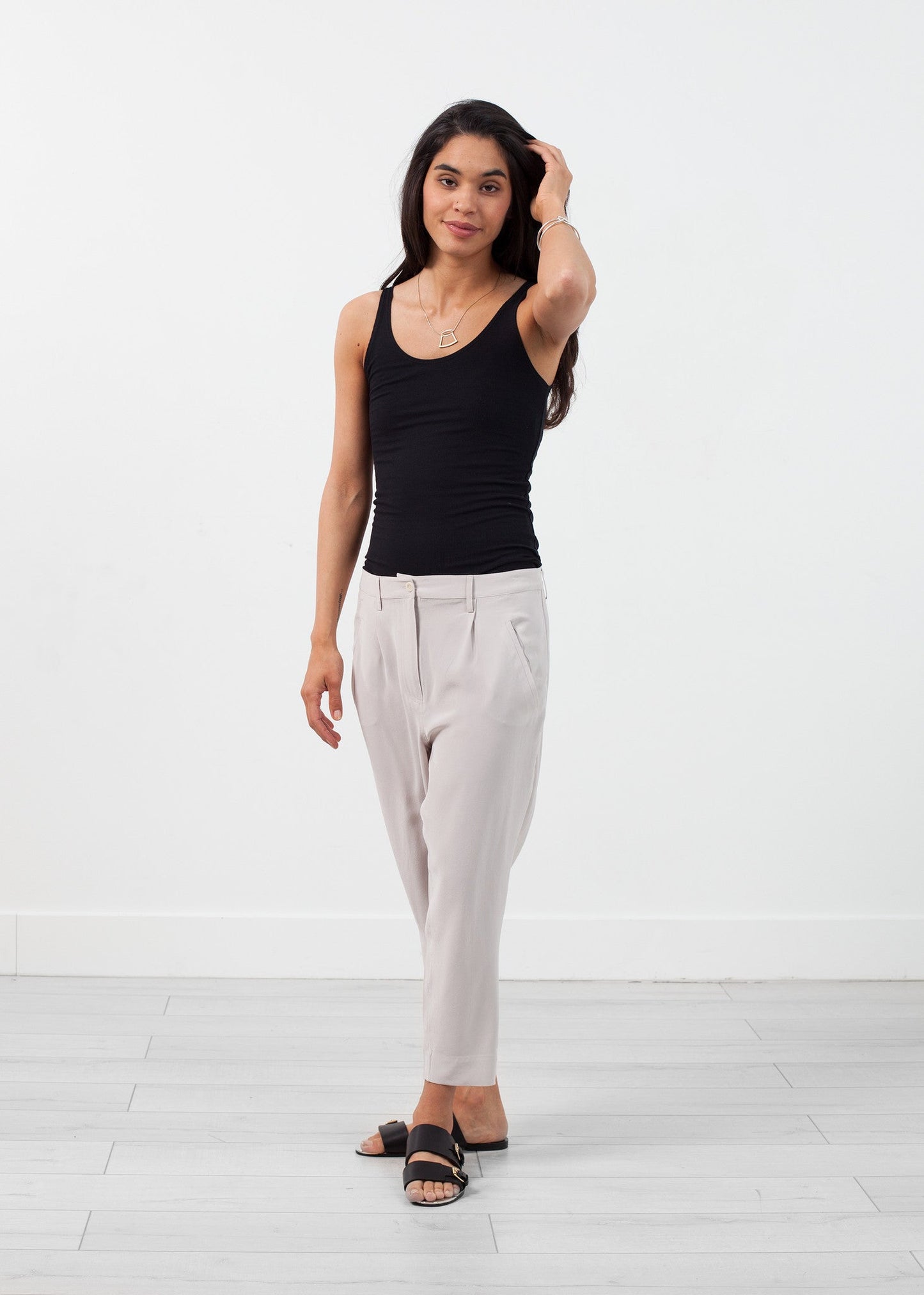 Pantalone con cavallo basso in seta