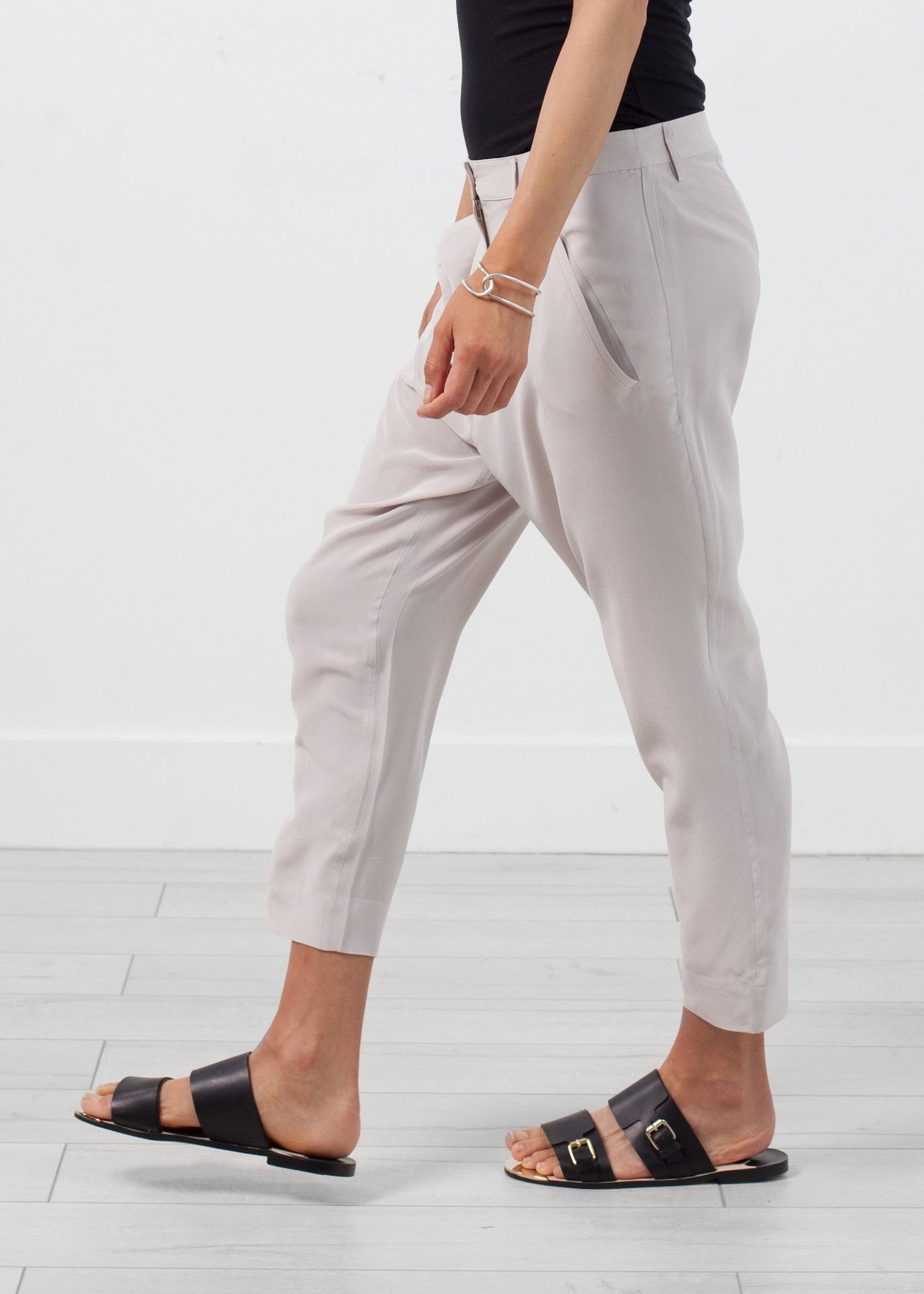 Pantalone con cavallo basso in seta