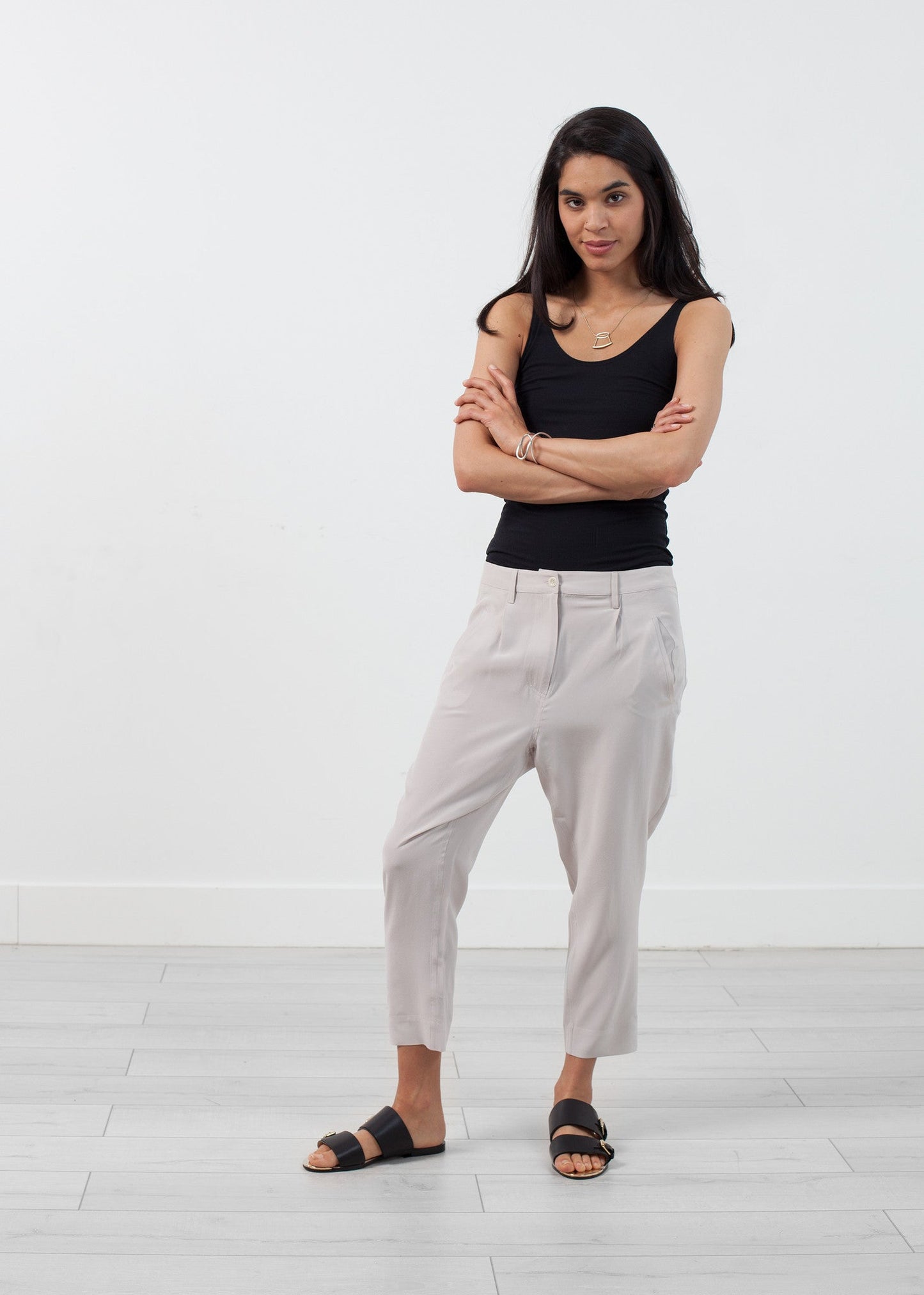 Pantalone con cavallo basso in seta