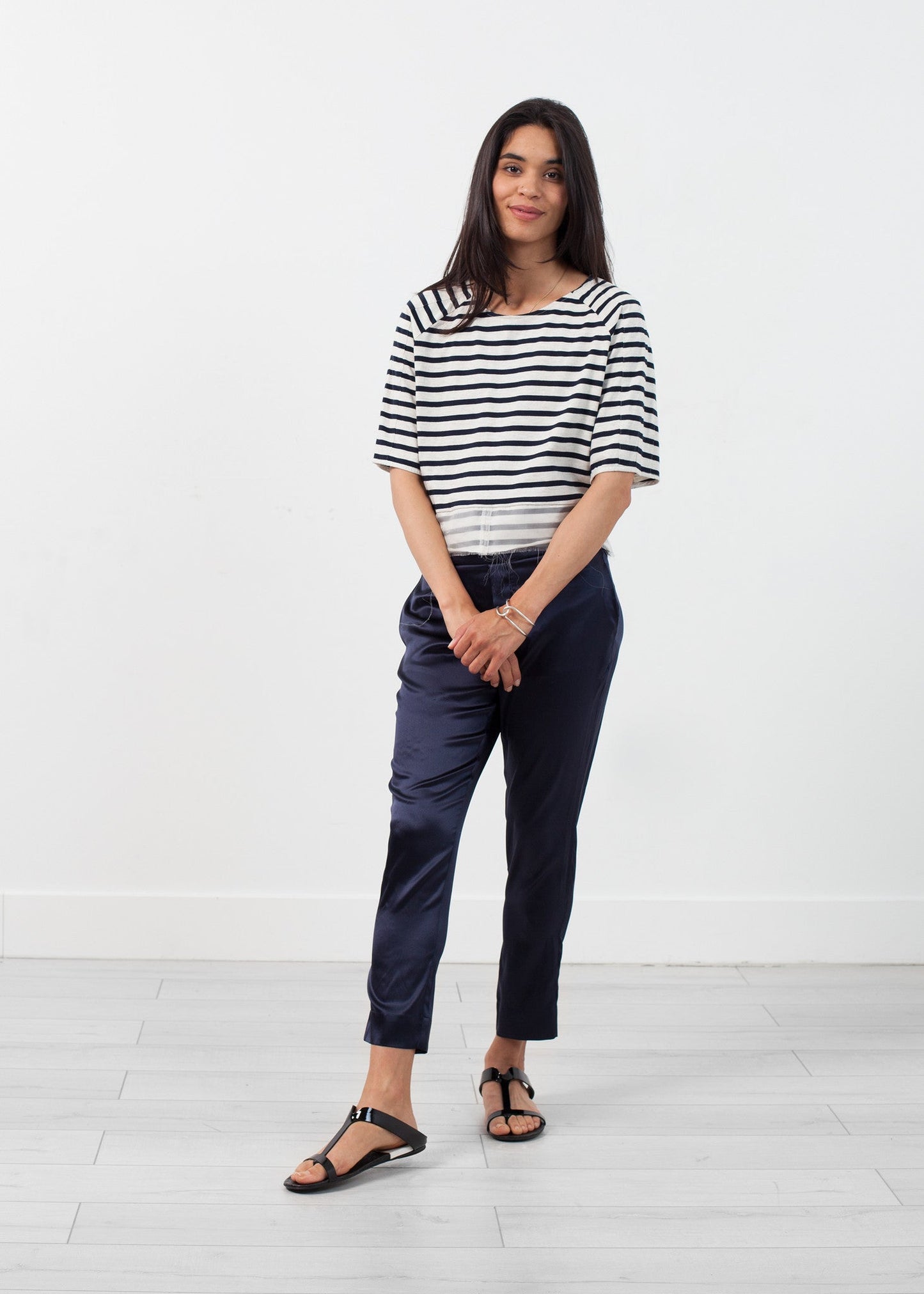 Top con maniche a righe blu scuro