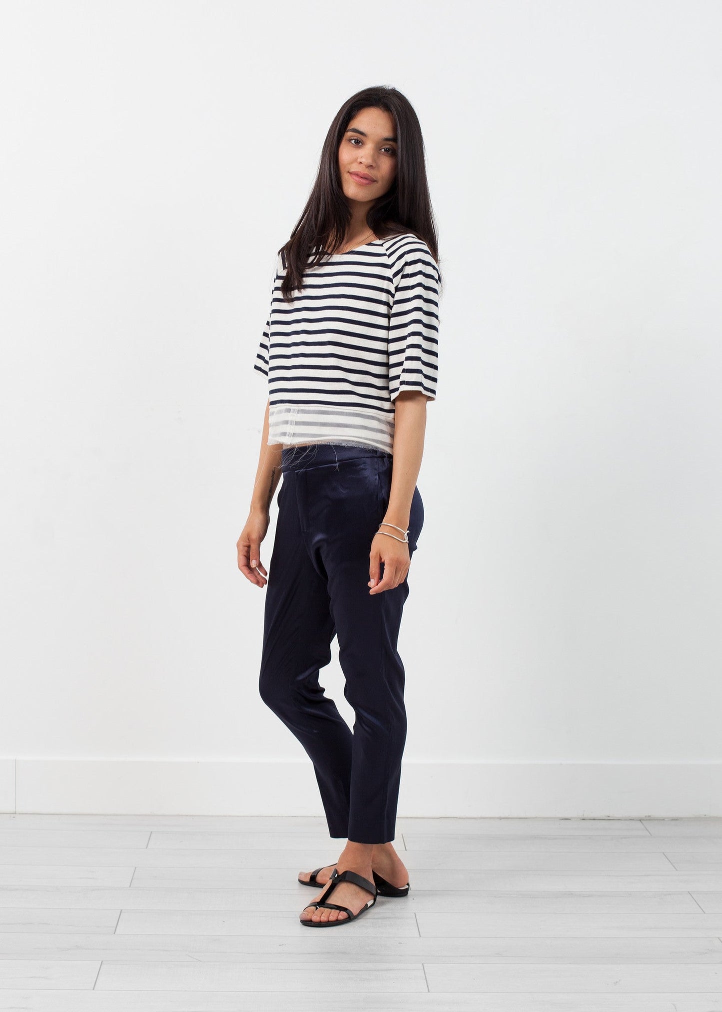 Top con maniche a righe blu scuro