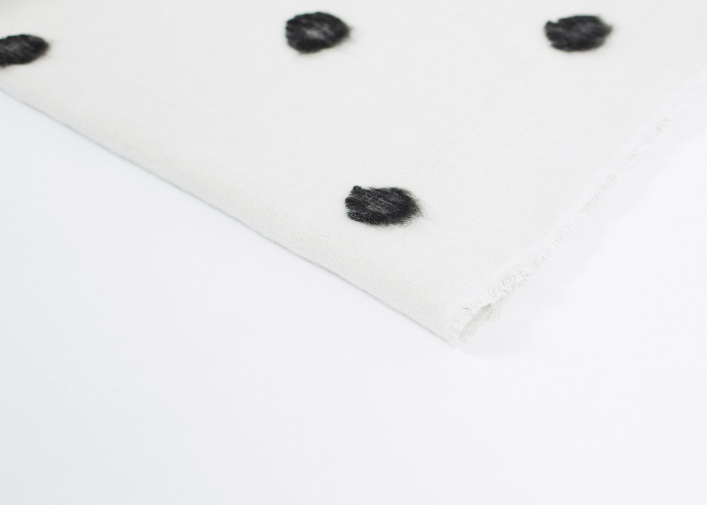 Scialle a pois in cashmere in nero/bianco