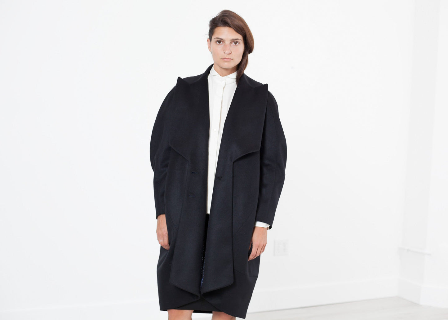 Cappotto bozzolo Shahmeena in nero 