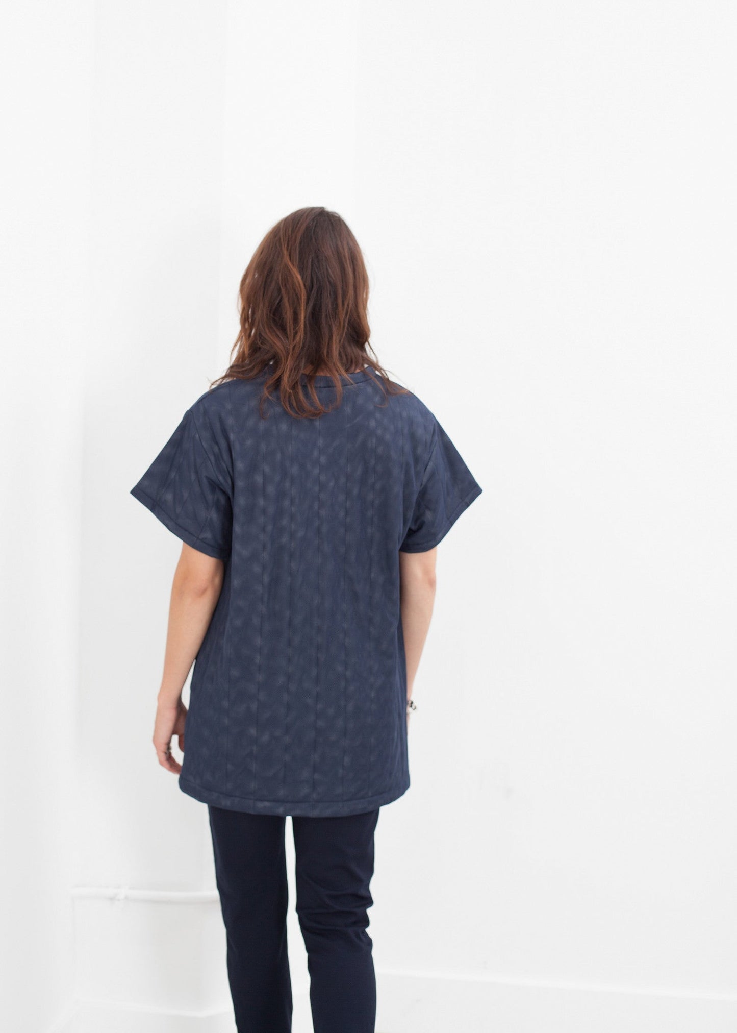 Mini abito in rete trapuntata in blu navy 