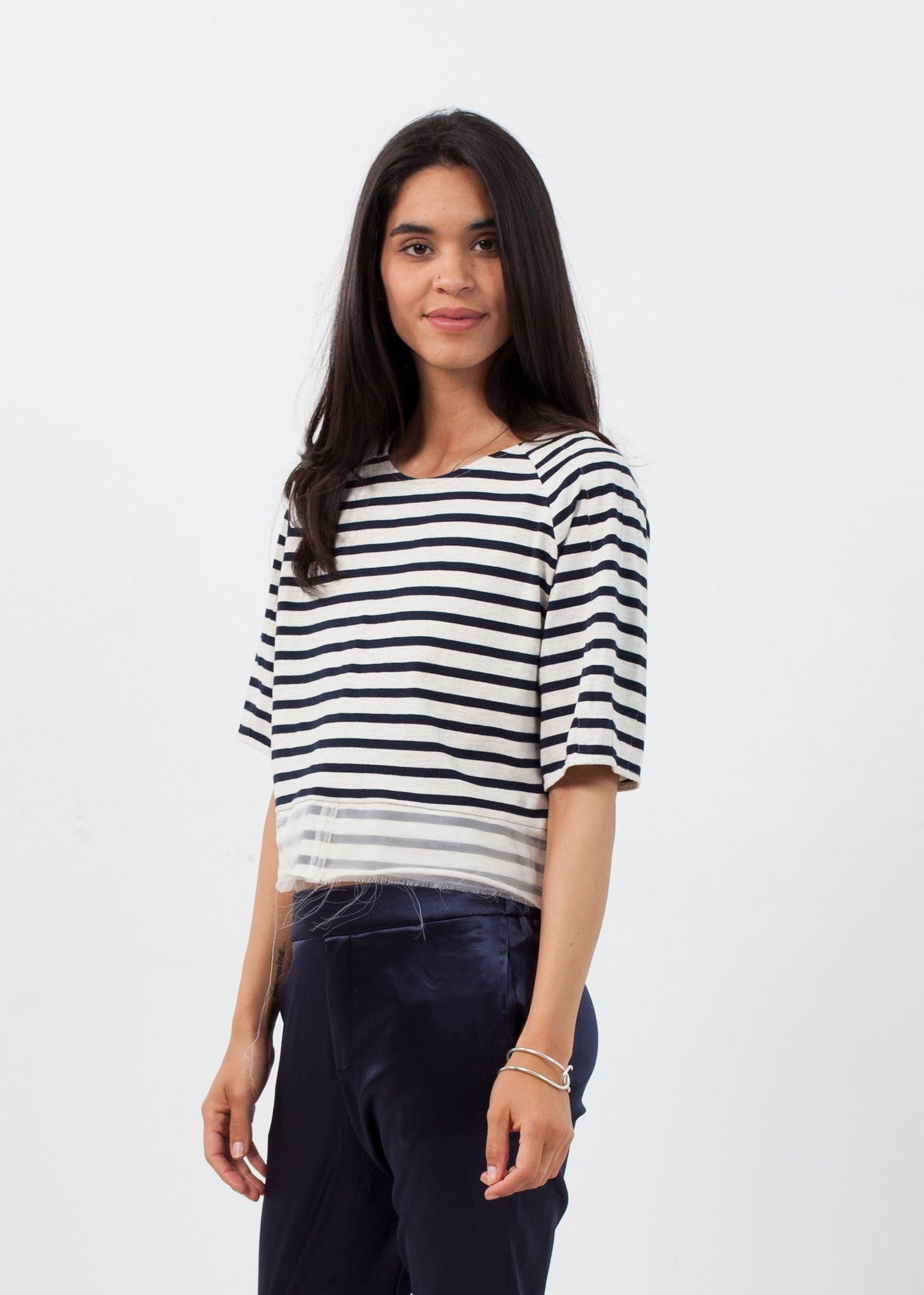 Top con maniche a righe blu scuro