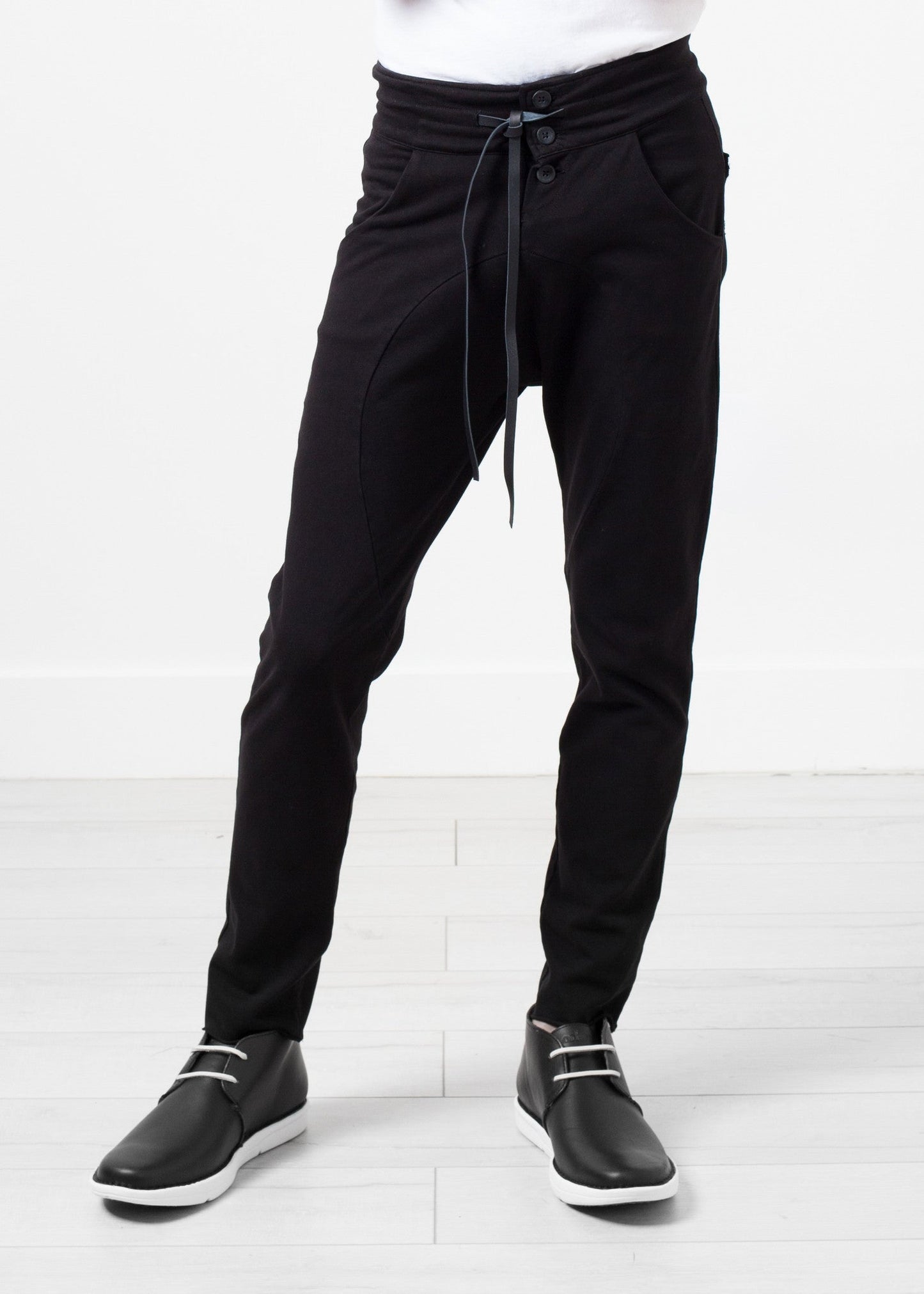 Pantaloni Ruven con cavallo basso