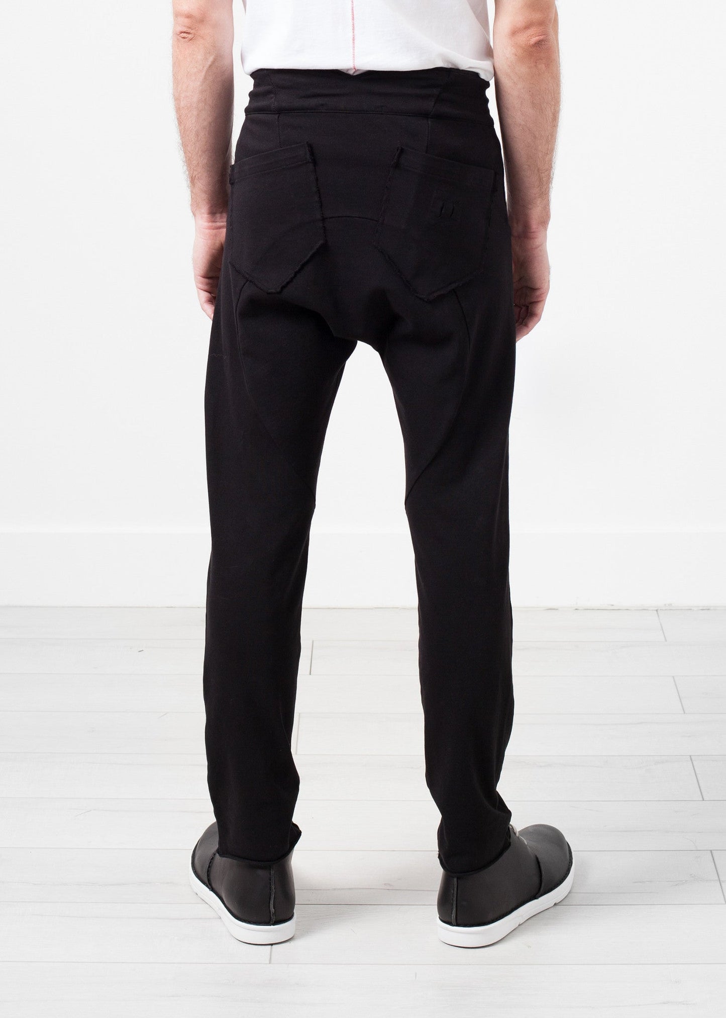 Pantaloni Ruven con cavallo basso